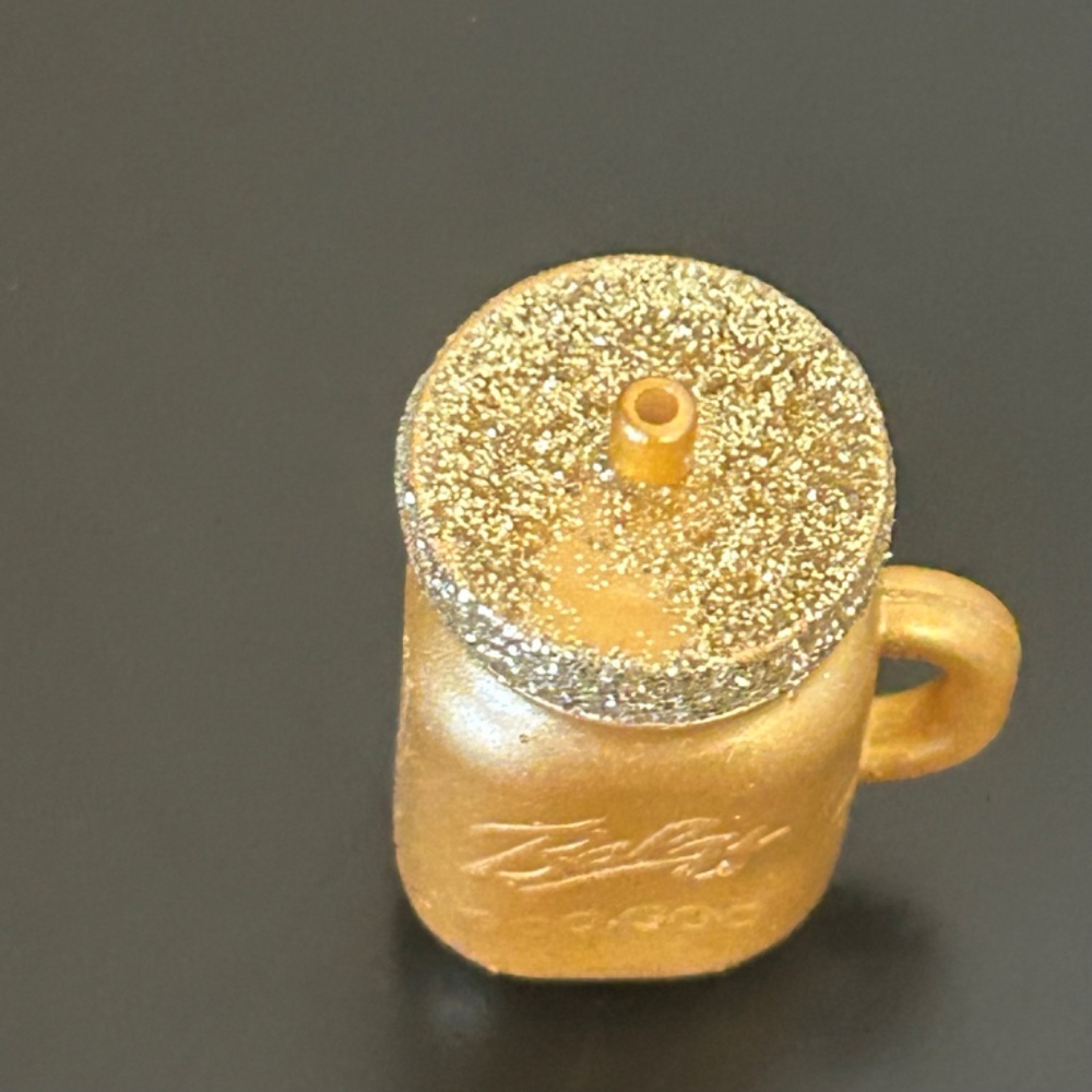 LOL Surprise! Glitterati Pup Bee- Pet Series 3 ( Rare/ Ultra Rare) - Picture 4 of 5